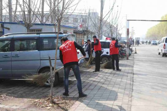 阳城煤电开展“擦亮阳城 美化矿区”主题志愿者服务活动