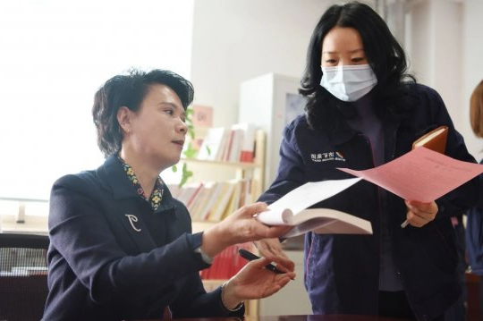 引“家风教育”进矿区，金桥煤矿举办“庆三八”主题讲座