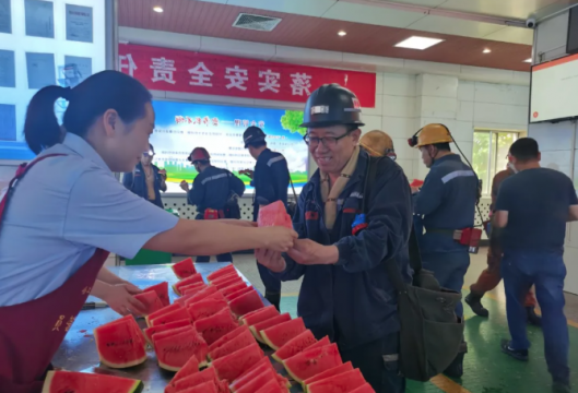 “炎炎夏日送清凉，丝丝关爱暖人心”丨义桥煤矿启动2021年“夏送清凉”活动