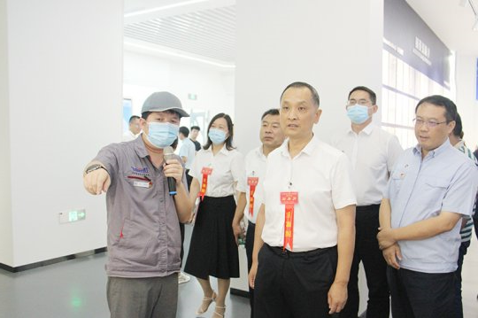 邹城北宿镇人大代表观摩团走进精密制造产业园