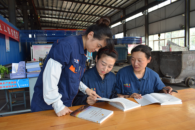 2021年9月25日，运河煤矿掀起学习习近平“关于工人阶级和工会工作的重要论述”的热潮（单贝 张弘）.JPG