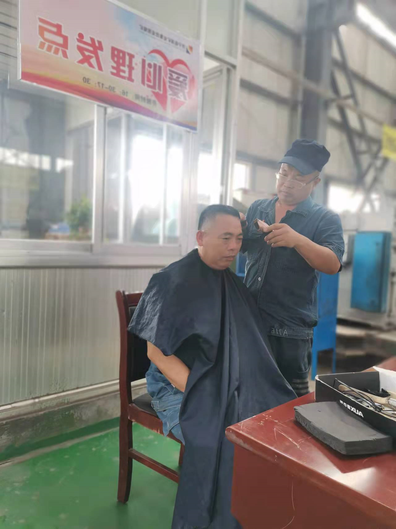 机修厂“爱心理发点”启动啦！.jpg
