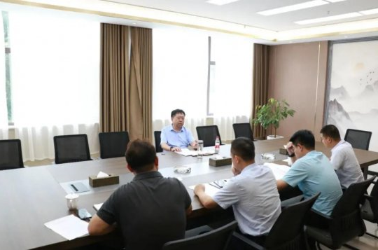 闵维到跃进港、梁山港调研指导工作并慰问一线职工