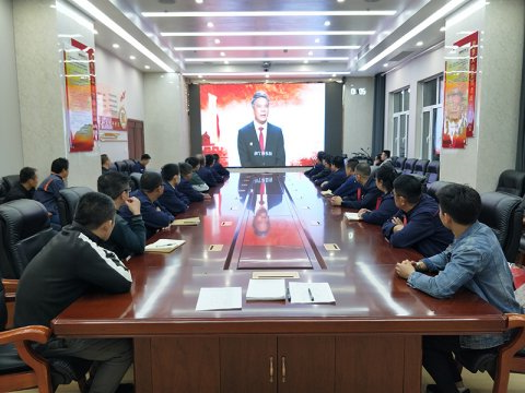 金桥煤矿组织观看《党的光辉历程》党课节目