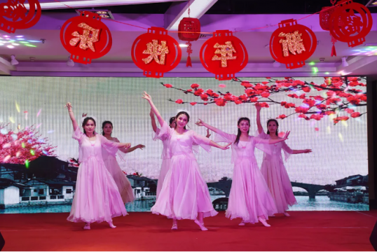 安居·龙拱举办“相亲相爱一家人”职工迎新年联欢会