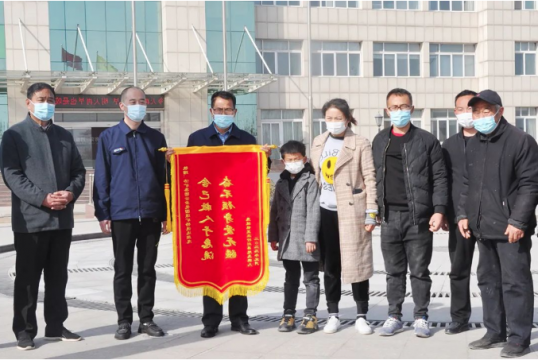 纵身一跃！他舍命勇救落水儿童