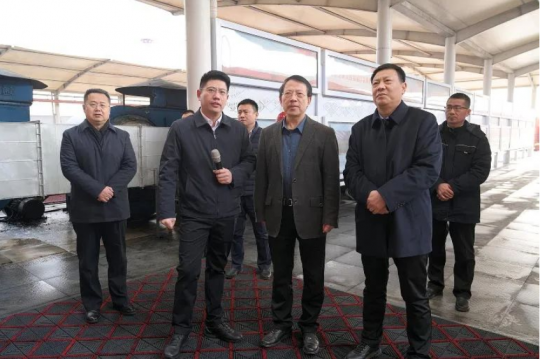 张广宇陪同武汉理工大学党委书记信思金到梁山港参观调研