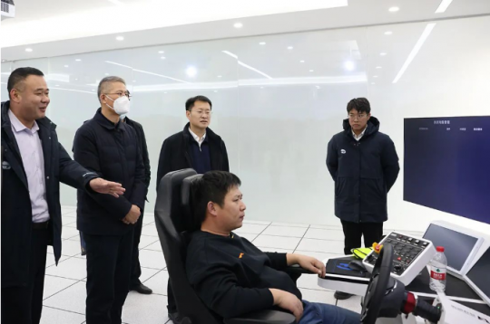 王崇景陪同赵红森到龙拱港调研