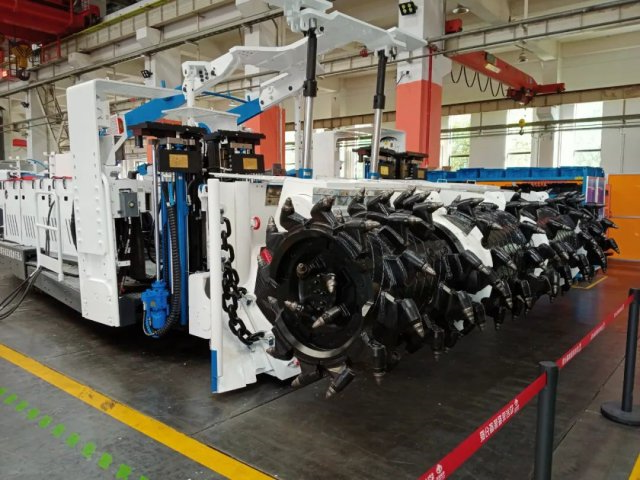 朱家峁煤矿快掘机组打造“千米”作业线