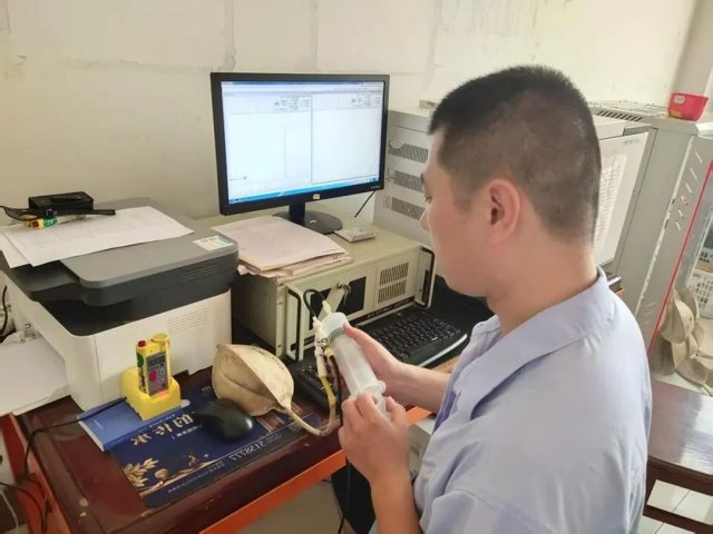 花园煤矿“三人三员”巧改装，针筒化身“黑科技”