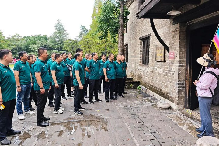 济宁能源集团退役军人职工走进台儿庄大战纪念馆